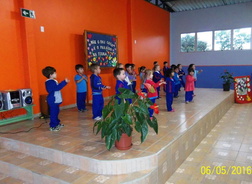 Homenagem s mes  Centro de Educao Infantil Passionista Joo Paulo II