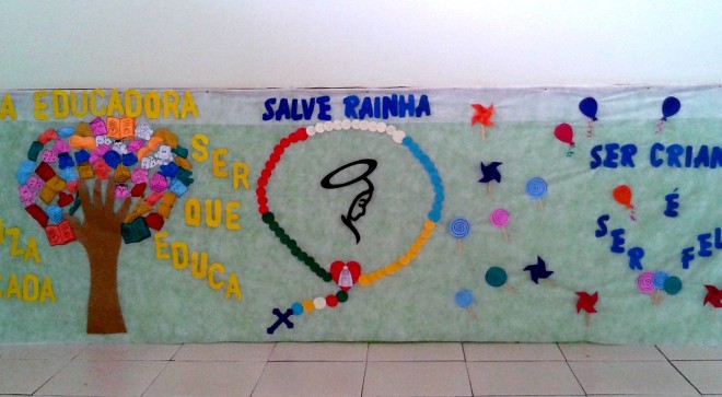 Mural de Outubro  - Centro de Educao Infantil Passionista Joo Paulo II