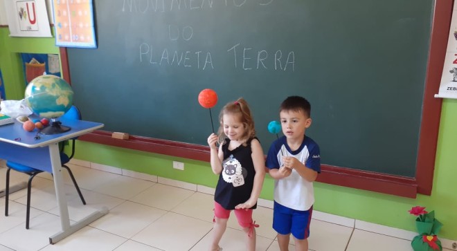Pr I aprendo o movimento do Planeta Terra - Centro de Educao Infantil Passionista Joo Paulo II